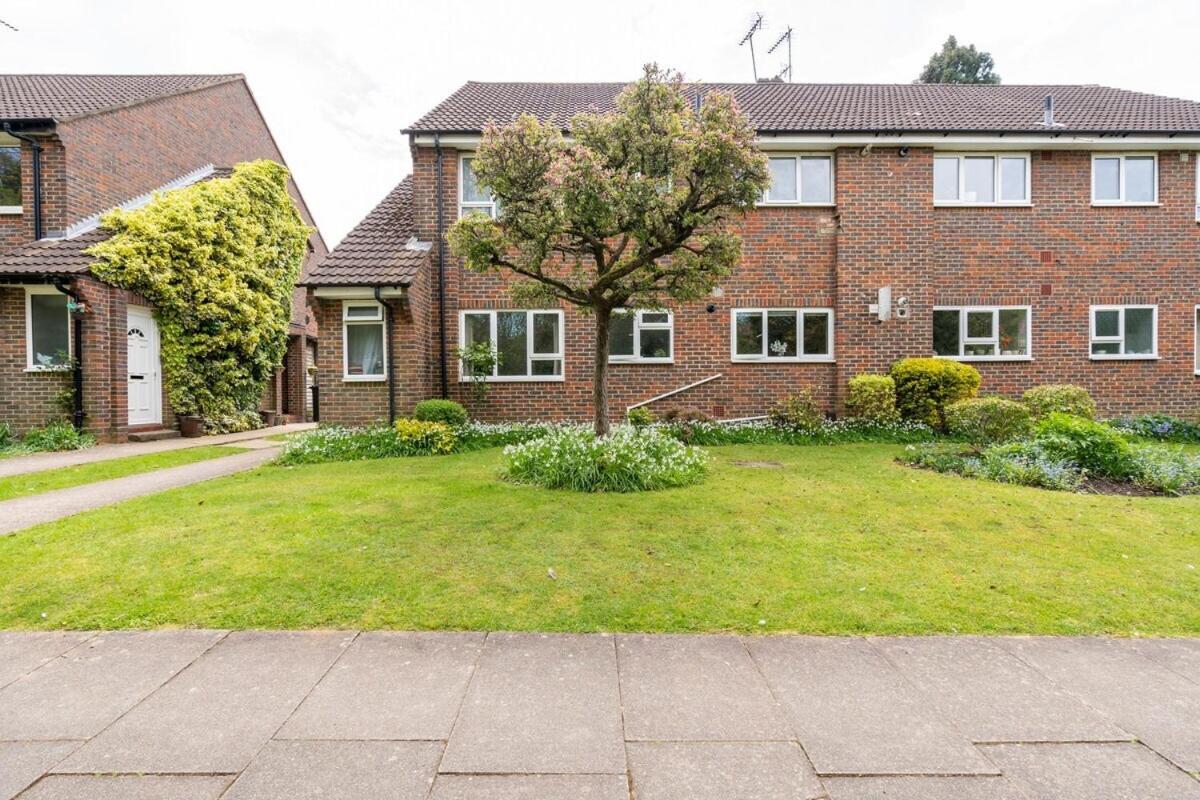 Spacious Home- Great Transport Links And Location- Families- Contractors- Professionals Watford  Exterior photo